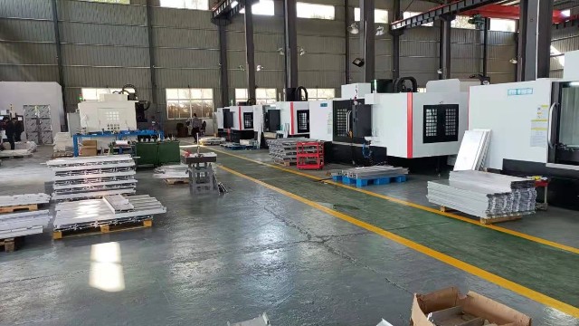 科鼎數(shù)控告知您鋁型材加工中心機(jī)床v18型號優(yōu)勢有哪些？